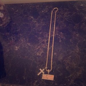 I’m selling a  15 karrot diamond necklaces